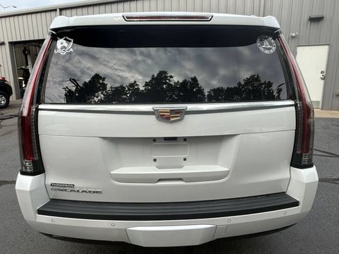 Used 2018 Cadillac Escalade Premium Luxury AWD/4WD image 3