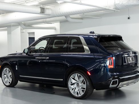 Certified 2025 Rolls-Royce Cullinan AWD/4WD image 4