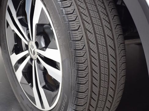 Certified 2025 Mercedes-Benz GLB 250 image 29