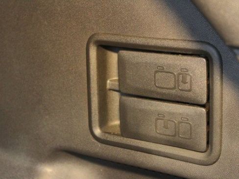 Used 2022 Chevrolet Equinox Premier image 18