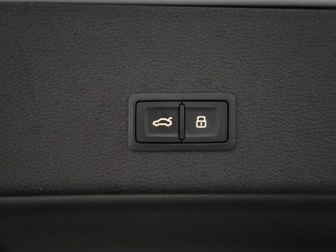 Used 2024 Audi Q8 e-tron Premium Plus image 9