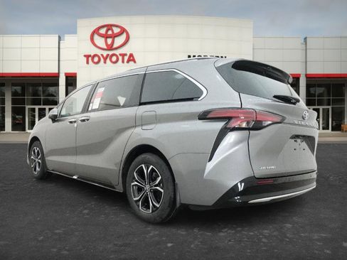 New 2026 Toyota Sienna Platinum AWD/4WD image 11