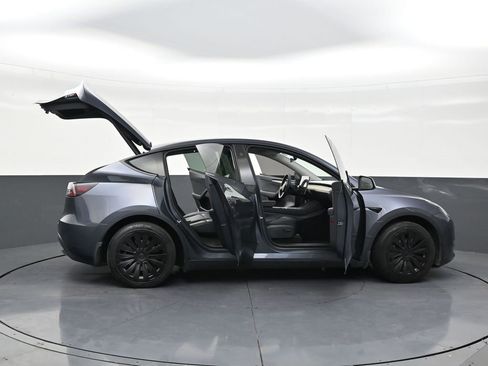 Used 2023 Tesla Model Y Long Range image 29
