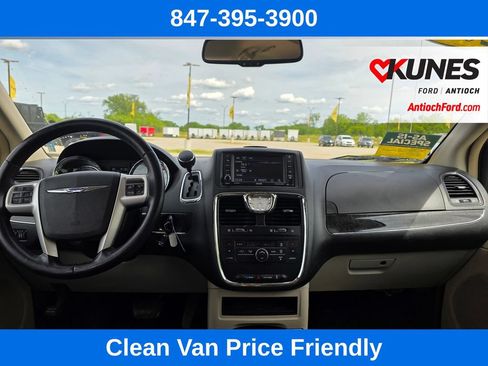 Used 2014 Chrysler Town & Country Touring FWD image 13