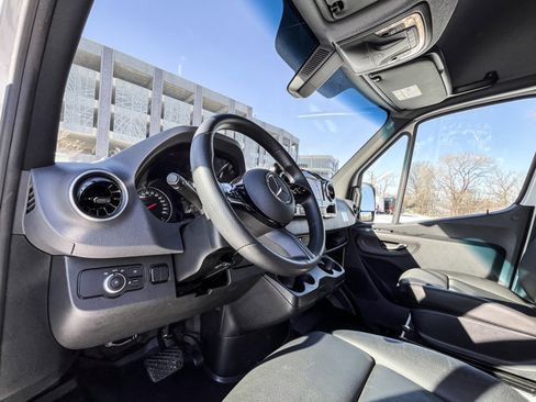 Used 2025 Mercedes-Benz Sprinter 2500 image 10