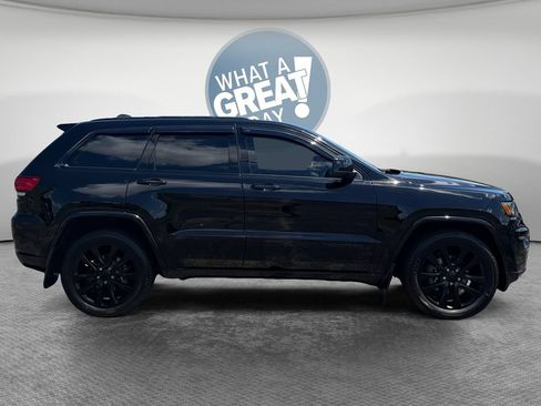 Used 2019 Jeep Grand Cherokee Altitude AWD/4WD image 2