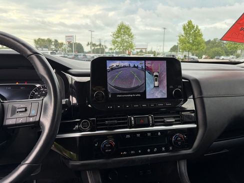 Used 2023 Nissan Pathfinder SL w/ Black Appearance Package FWD image 23
