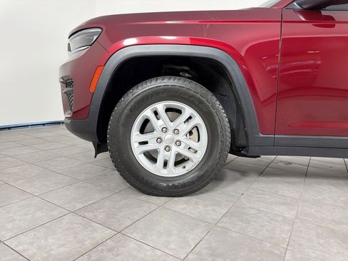 Used 2023 Jeep Grand Cherokee Laredo AWD/4WD image 11