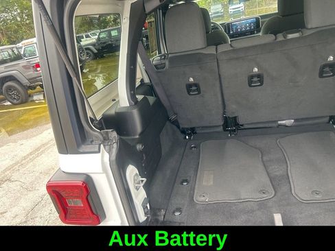 Certified 2024 Jeep Wrangler Unlimited Rubicon image 33