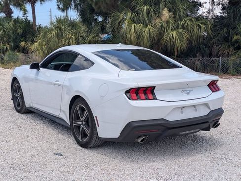 Used 2025 Ford Mustang Coupe RWD image 5