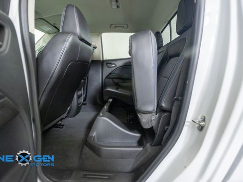 Used 2022 Chevrolet Colorado Z71 AWD/4WD image 29