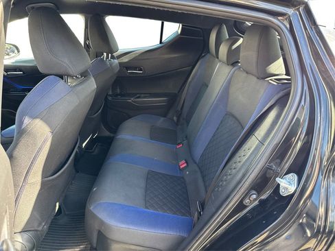 Used 2022 Toyota C-HR XLE image 10