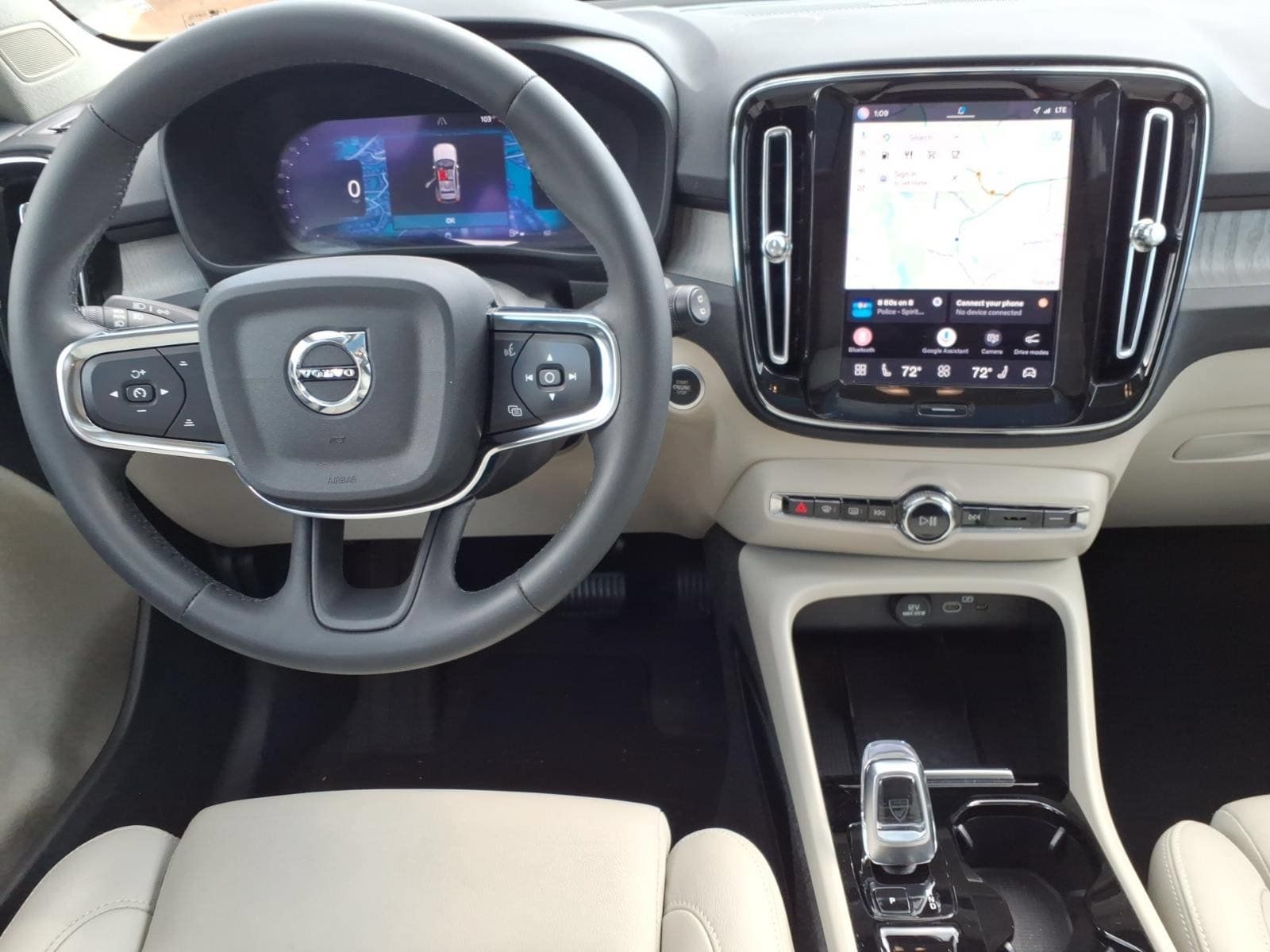 Certified 2024 Volvo XC40 B5 Ultimate w/ Protection Package Premier AWD/4WD image 13