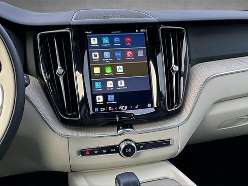 Used 2023 Volvo XC60 B5 Plus w/ Climate Package image 9