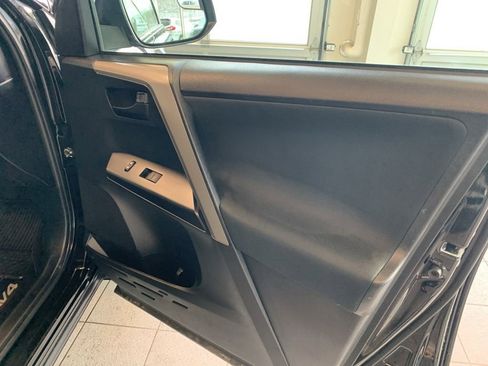 Used 2018 Toyota RAV4 LE image 19