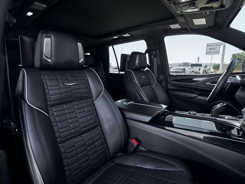 Used 2023 Cadillac Escalade V w/ LPO, ONYX Package image 41