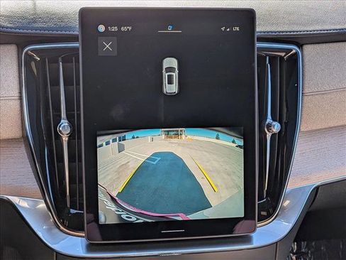 New 2025 Volvo XC90 B5 Core w/ Protection Package Premier image 15