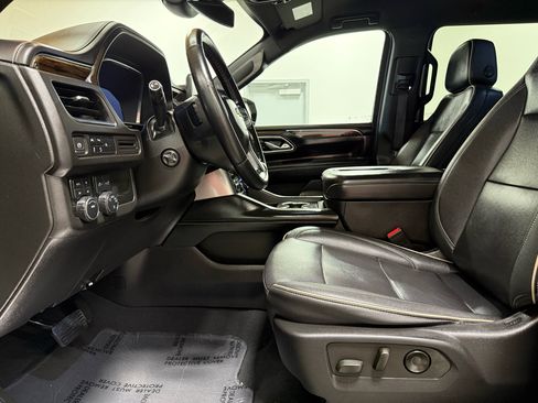 Used 2023 Chevrolet Suburban Premier image 11