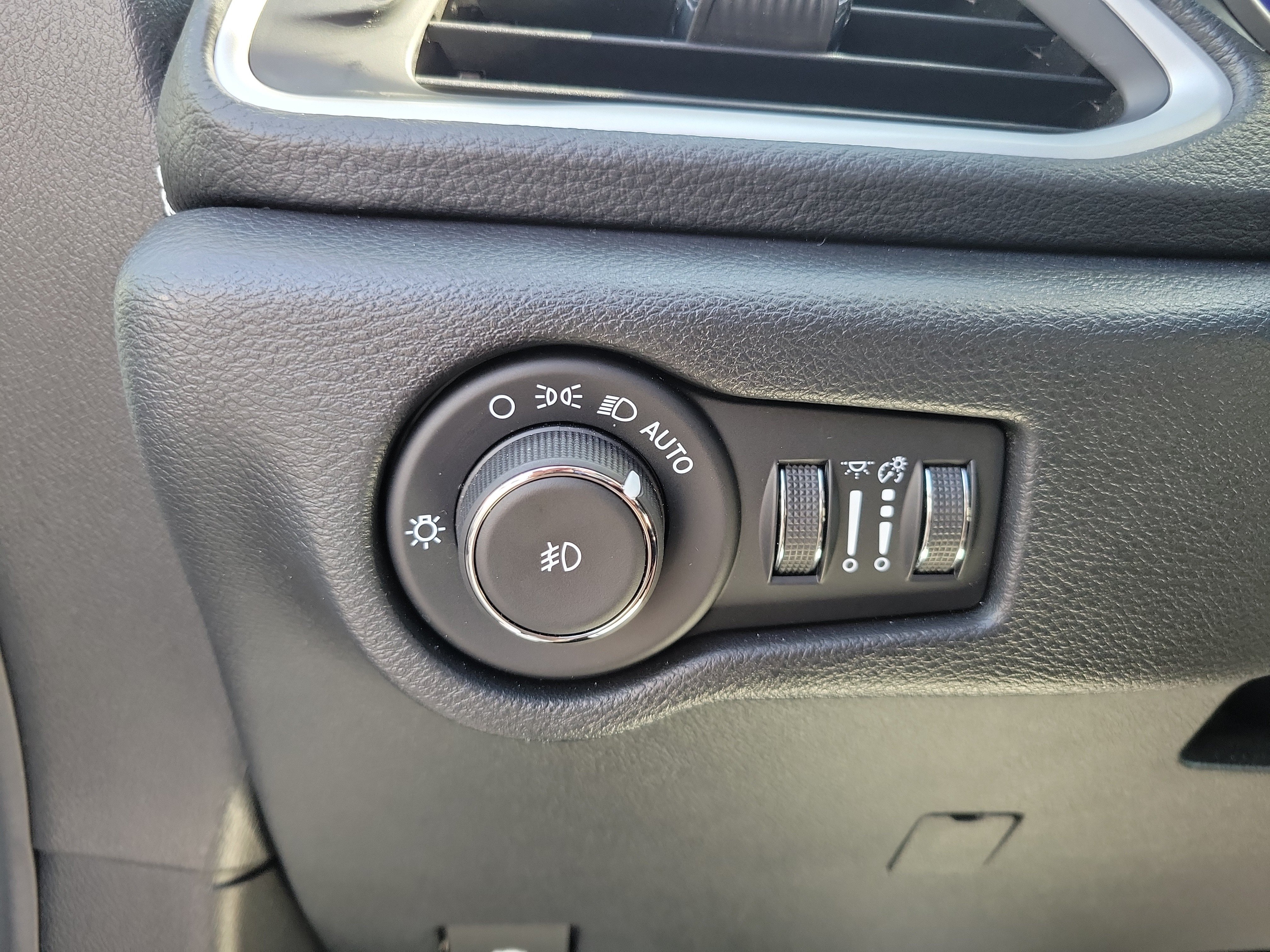 Used 2025 Chrysler Pacifica Select FWD image 21