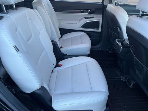 Used 2023 Kia Telluride S image 19