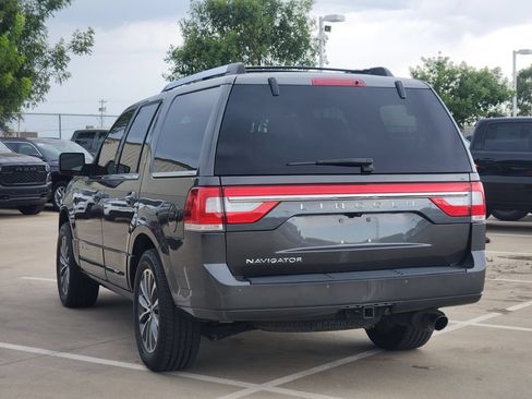 Used 2017 Lincoln Navigator Select RWD image 7