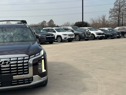 Used 2024 Hyundai Palisade Calligraphy image 3