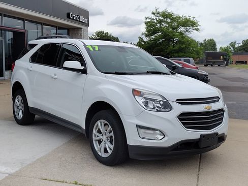 Used 2017 Chevrolet Equinox LT w/ Convenience Package AWD/4WD image 3