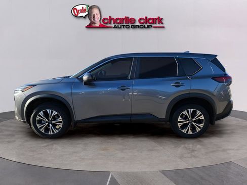Used 2023 Nissan Rogue SV image 3
