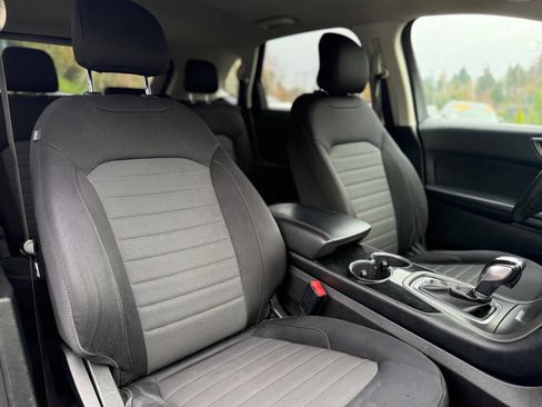 Used 2018 Ford Edge SE image 5
