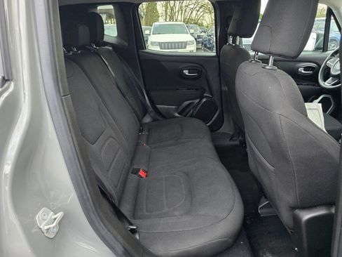 Used 2021 Jeep Renegade Latitude w/ Luxury Group I image 22