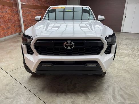 Used 2024 Toyota Tacoma TRD Off-Road w/ TRD Off Road Upgrade Package image 8