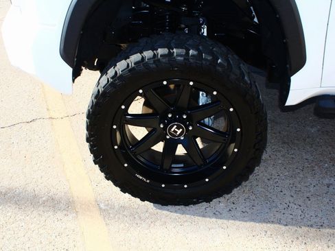 Used 2022 Toyota Tundra SR5 w/ SR5 Convenience Package image 4