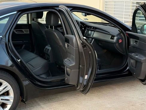 Used 2017 Jaguar XF Premium image 18