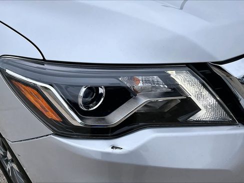 Used 2020 Nissan Pathfinder SV FWD image 28