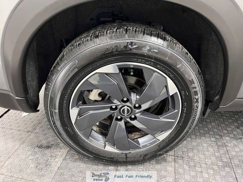 Used 2025 Nissan Rogue SV FWD image 15