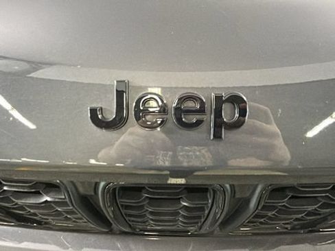Used 2023 Jeep Grand Cherokee L Laredo AWD/4WD image 8