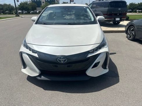 Used 2020 Toyota Prius Prime XLE FWD image 2