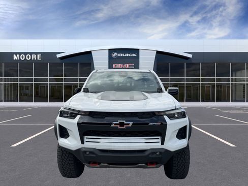Used 2024 Chevrolet Colorado ZR2 w/ ZR2 Convenience Package III AWD/4WD image 2
