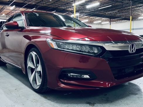Used 2019 Honda Accord Touring image 4