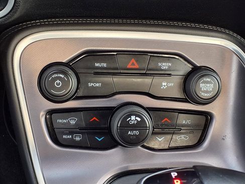 Used 2019 Dodge Challenger SXT image 23