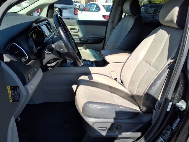 Used 2017 Kia Sedona LX w/ LX Essentials Premium Package FWD image 12
