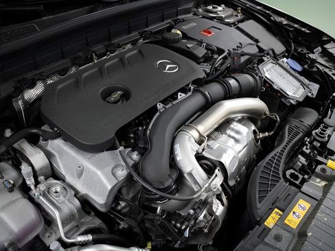 Used 2024 Mercedes-Benz GLB 250 4MATIC image 33