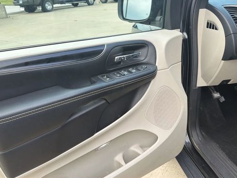 Used 2019 Dodge Grand Caravan SXT w/ Driver Convenience Group FWD image 51