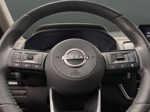 Used 2023 Nissan Rogue SV w/ SV Premium B Package image 16