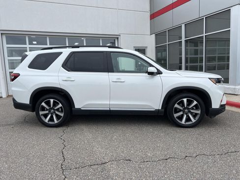 Used 2025 Honda Pilot Elite image 26