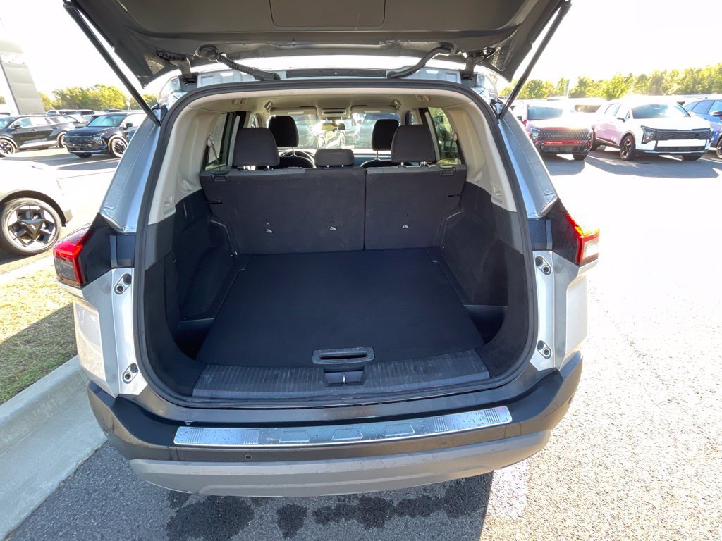 Used 2023 Nissan Rogue SV FWD image 10