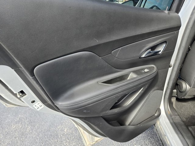 Used 2022 Buick Encore Preferred w/ Safety Package II AWD/4WD image 38
