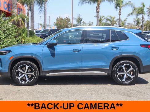 Used 2025 Volkswagen Tiguan SE AWD/4WD image 5