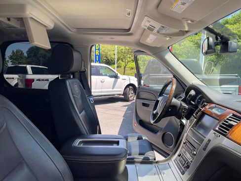 Used 2014 Cadillac Escalade Platinum image 40