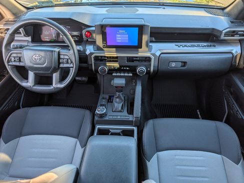 Used 2025 Toyota Tacoma TRD Off-Road image 4